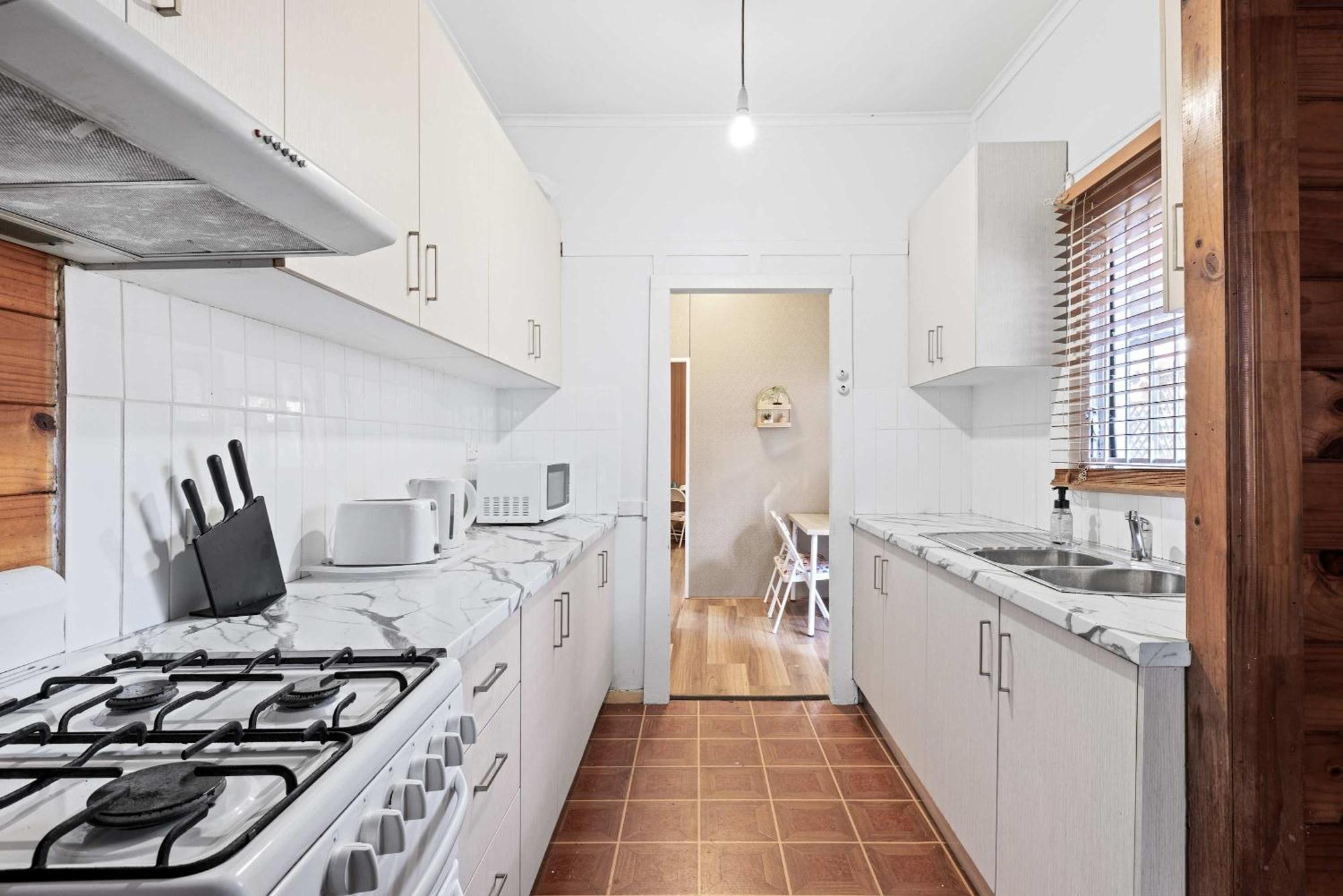 Guest house Boutique Single - Centrally Located - Shared Bathroom Sydney