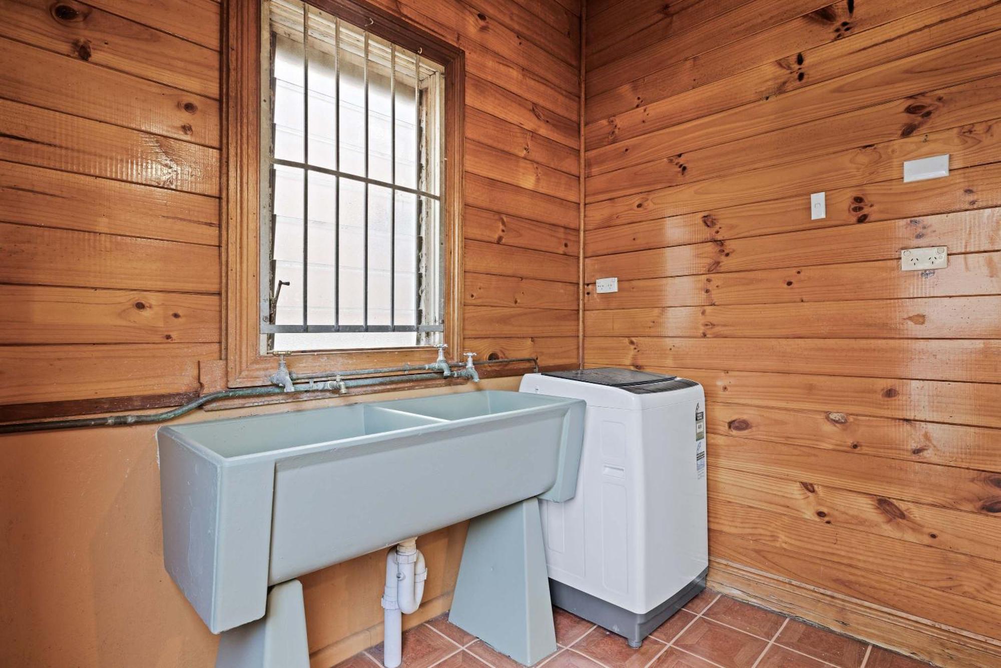 Boutique Single - Centrally Located - Shared Bathroom Sydney