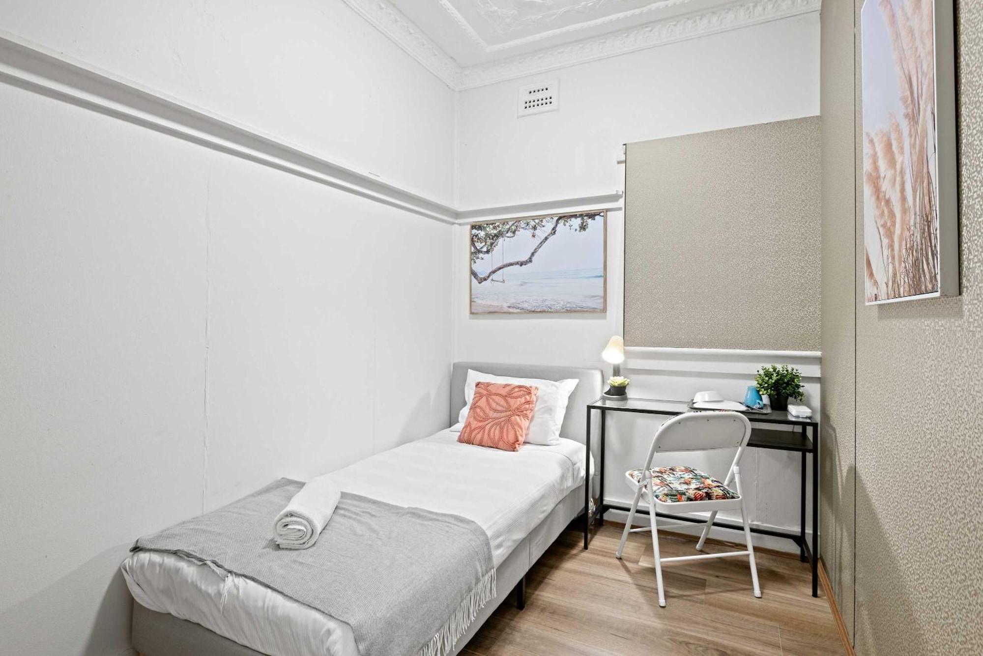 Boutique Single - Centrally Located - Shared Bathroom Guest house *
