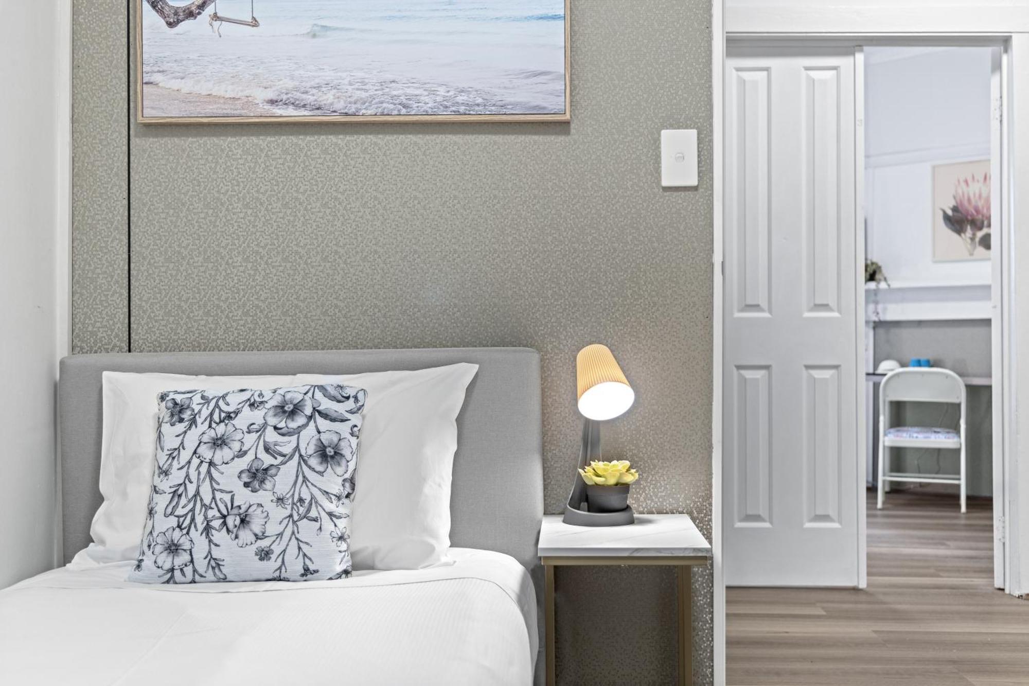 Guest house Boutique Single - Centrally Located - Shared Bathroom